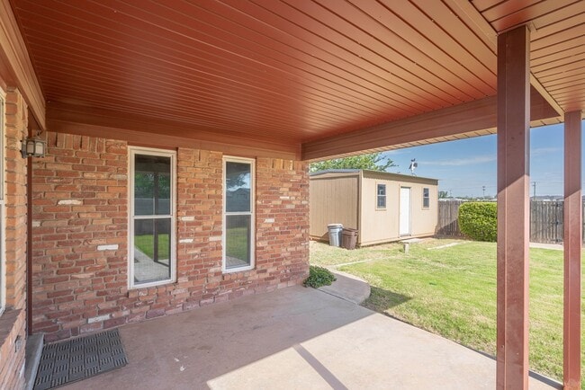 Building Photo - 1523 Doe Ln