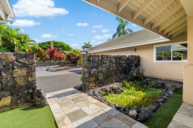 Building Photo - 75-5614-R Hienaloli Rd