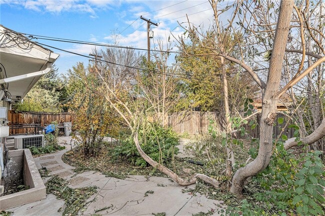 Building Photo - Spacious 3 bed 2 bath home in Denver