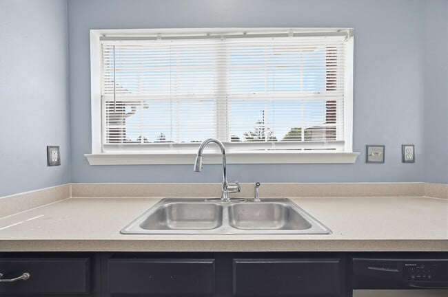 Building Photo - 210 Limestone Cir