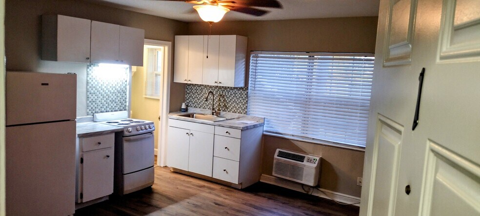 Kitchen - 455 39th Ave N