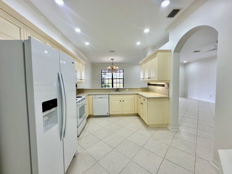 Building Photo - 15031 Summit Pl Cir