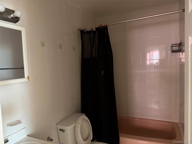 Building Photo - 69-35 De Costa Ave