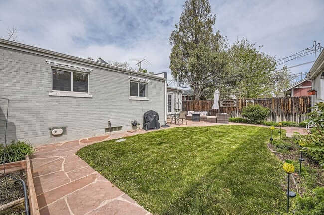 Building Photo - 2BD, 1BA Half-Duplex in Platt Park with Ov...