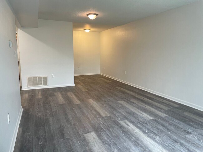 Building Photo - 6491 Carefree Ln