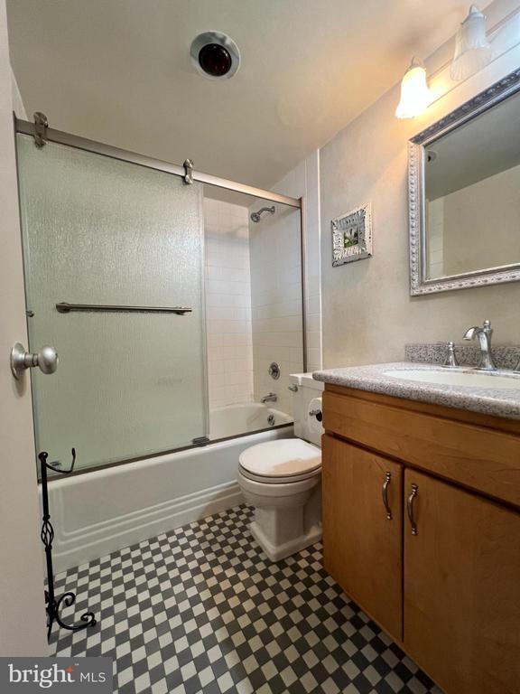 Building Photo - 200 Locust St