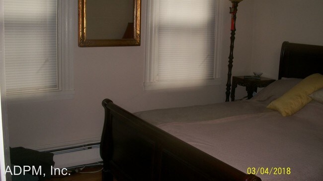 Building Photo - 2 br, 1.5 bath House - 234 Main St. #1