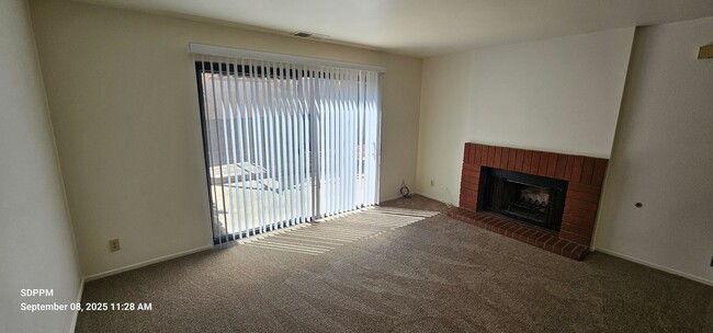 Building Photo - EL CAJON - Nice 3 Bedroom 2.5 Bath Townhou...