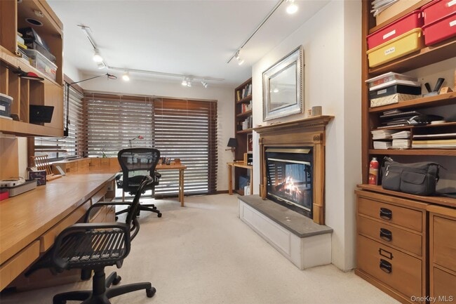 Building Photo - 49 Twin Lakes Rd