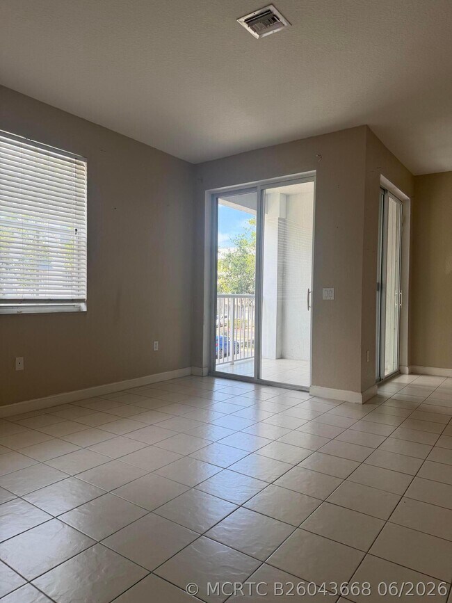 Building Photo - 1121 Shoma Dr