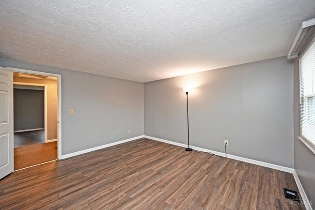 Building Photo - 920 Woodlyn Dr N