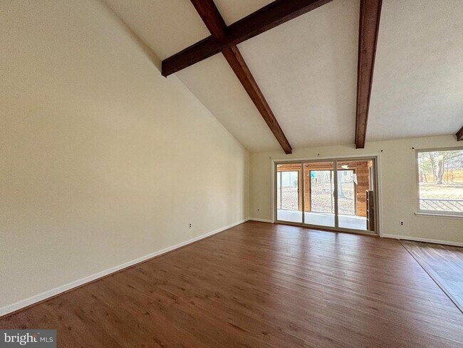 Building Photo - 401 Butternut Ct