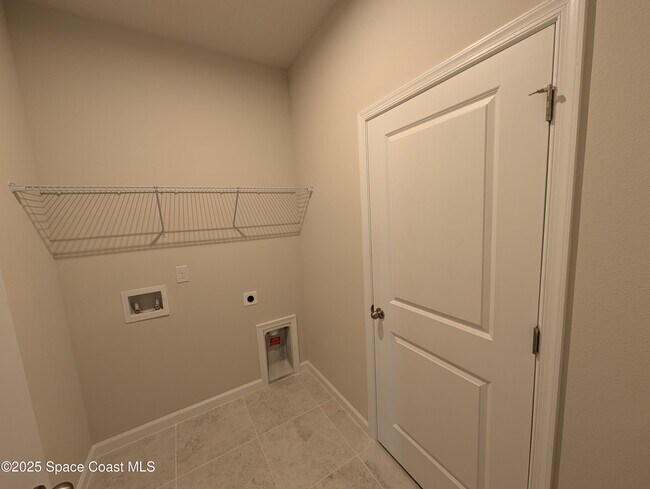 Building Photo - 2484 Landing Dr