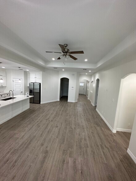 Building Photo - 113 Torrey Pines Rd