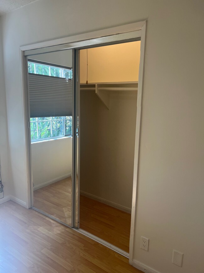 Mirrored closet doors & light - 1937 S Bedford St