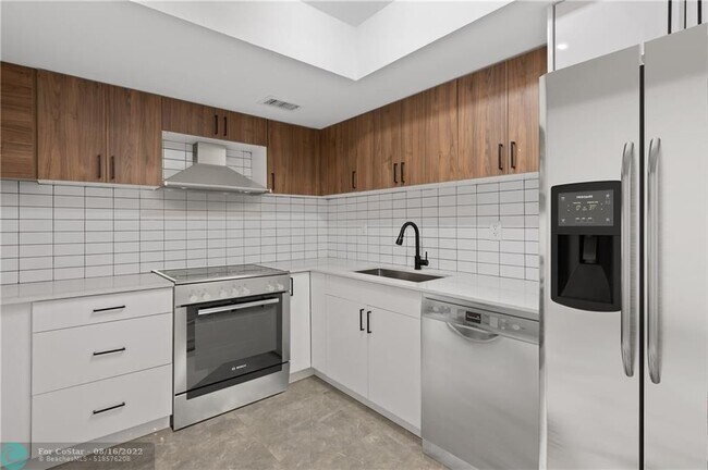 Building Photo - 1200 SW 52nd Ave