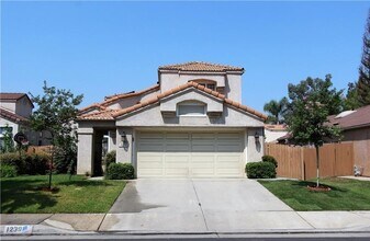 Building Photo - Gorgeous & Open Floor Plan House 4.Bed+3.B...