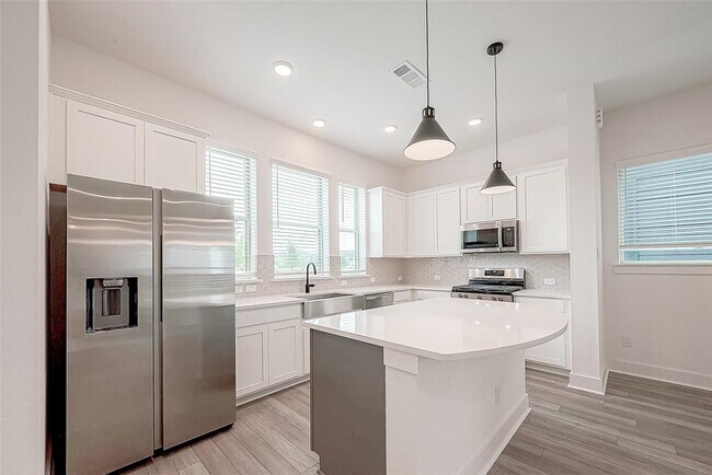 Primary Photo - 15123 Parkland Canyon Dr