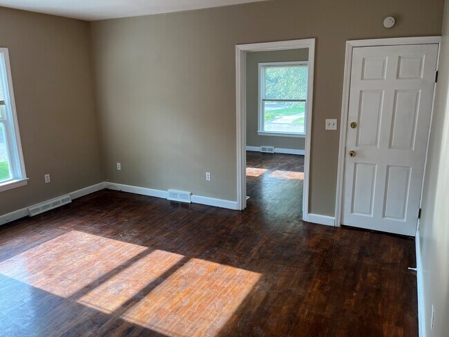 Building Photo - 329 W Madison St