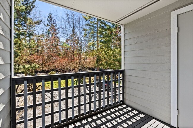 Building Photo - Modern 2-Bedroom Condo in Shoreline with Stylish Finishes