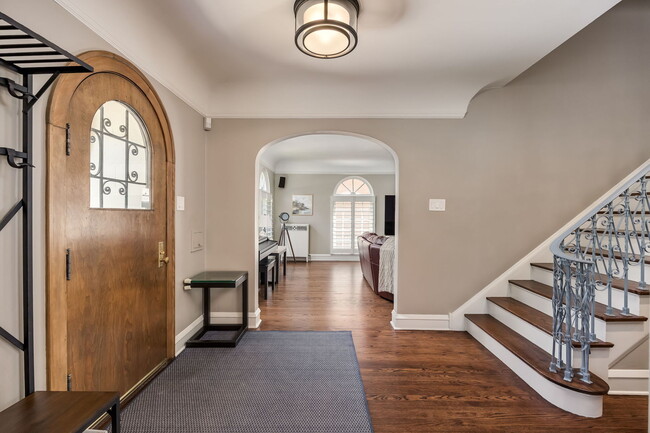 Building Photo - 1135 N Kenilworth Ave