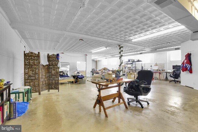 Building Photo - 2512 E Lehigh Ave