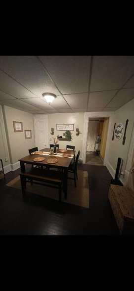 Building Photo - 1047 Penn St