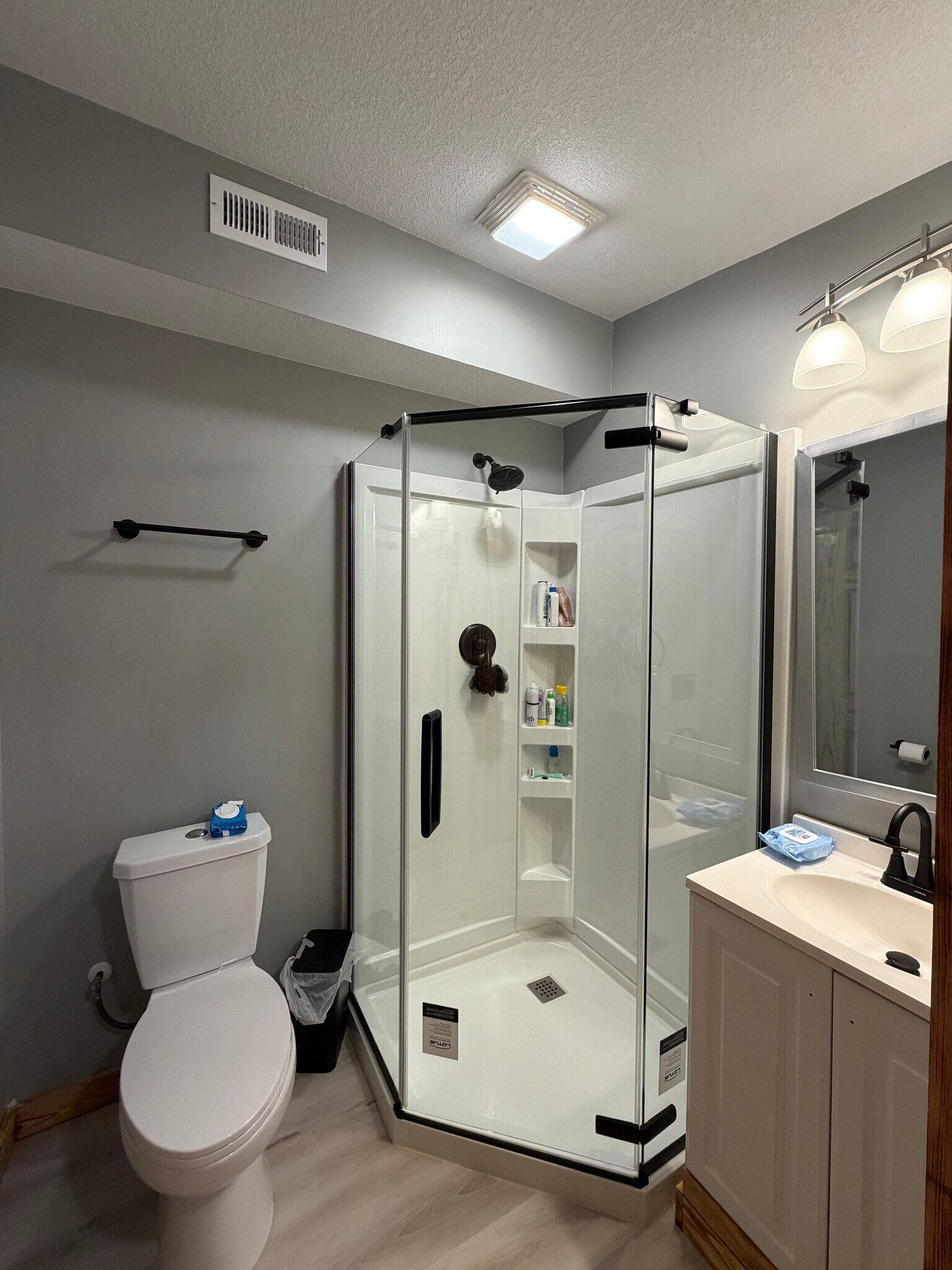 Guest bathroom - 18619 S State Route D