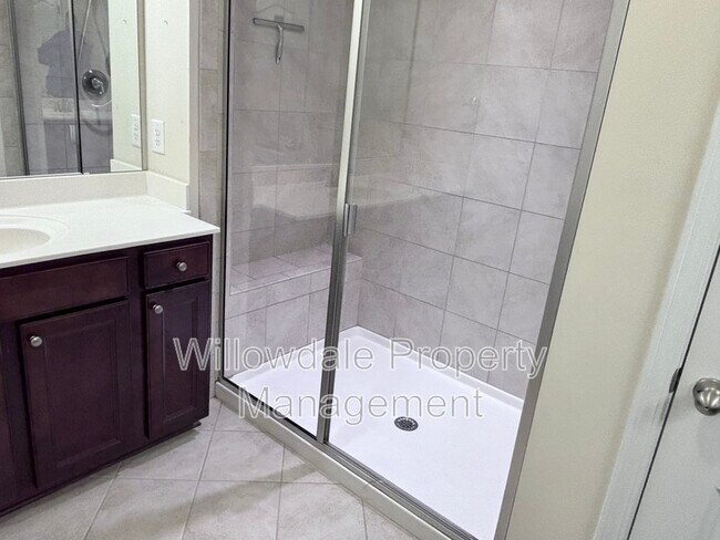 Building Photo - 136 Spring Pine Ln