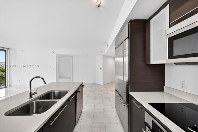 Building Photo - 500 Brickell Ave