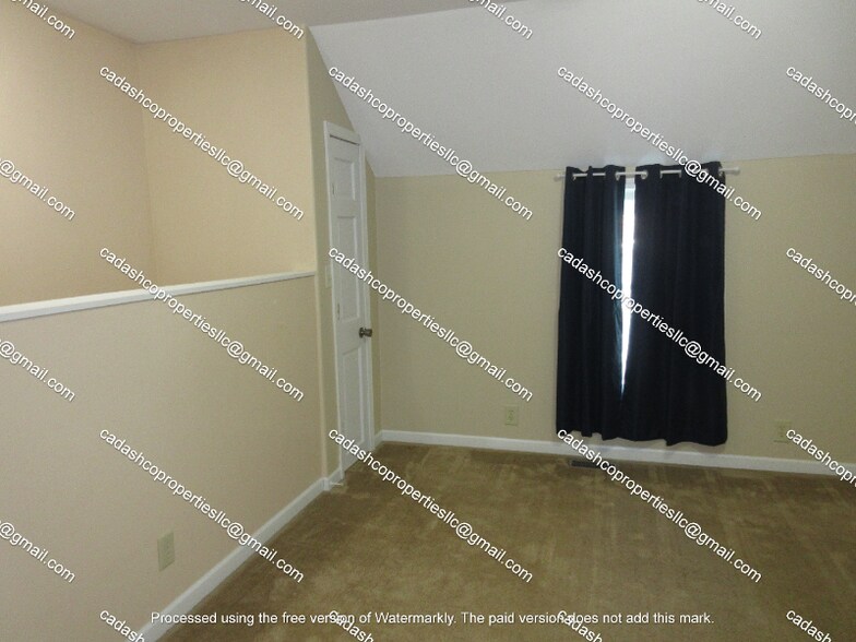 Building Photo - 206 W Poplar St