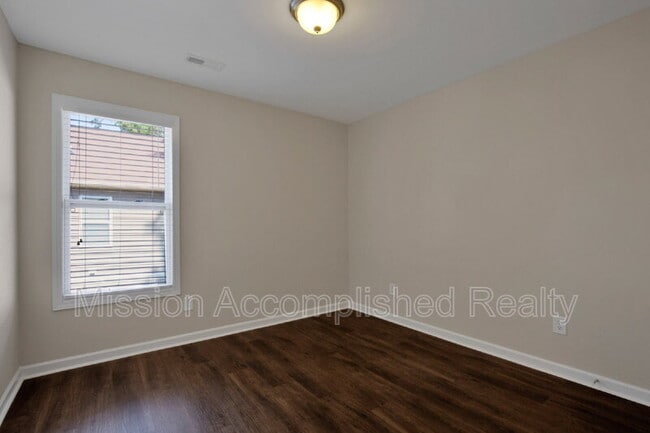 Building Photo - 2644 Middle Br Bnd