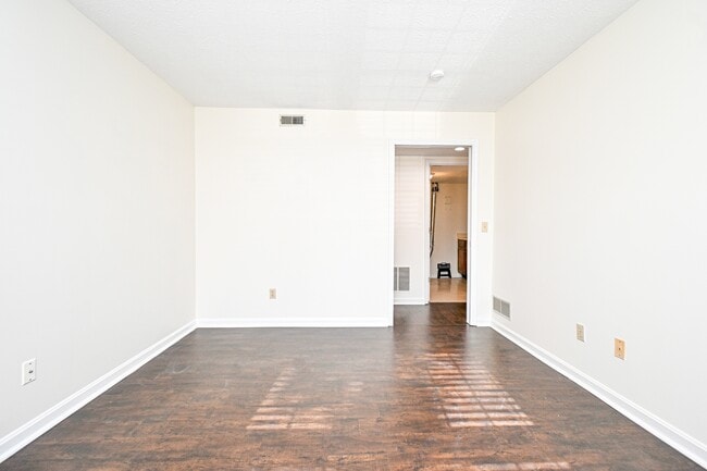 Building Photo - 3021 Stratford Ct