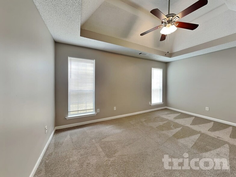 Building Photo - 3715 Longview Dr