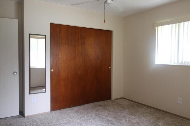 Building Photo - 4135 Deerfield Dr