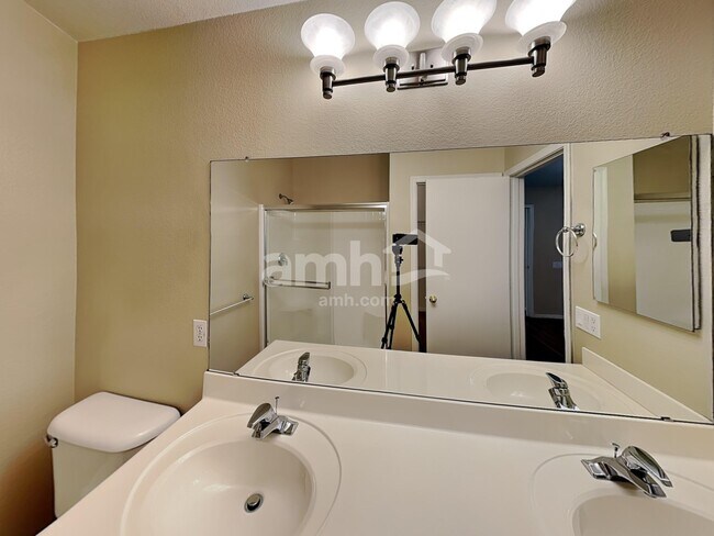 Building Photo - 3002 N 130th Ave