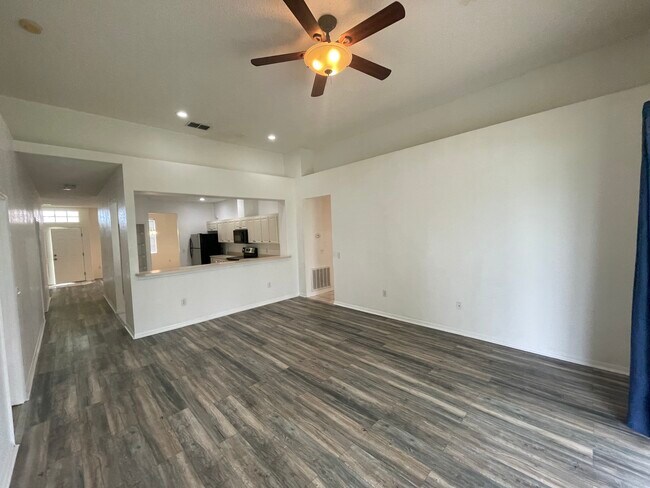 Building Photo - 611 Terranova Dr