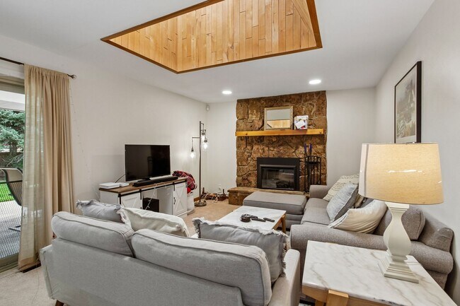 Building Photo - 3 bed + 3 bath / Ranch with Full Finished Basement!