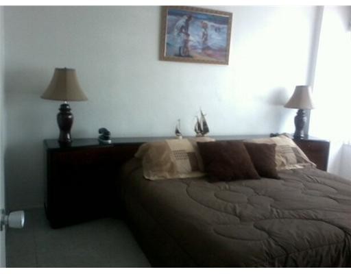 KING BED - 4010 Galt Ocean Dr