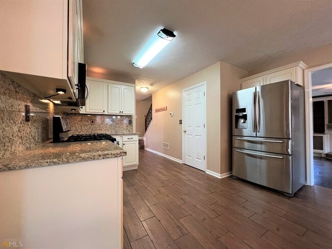 Building Photo - 7235 Coral Lake Dr