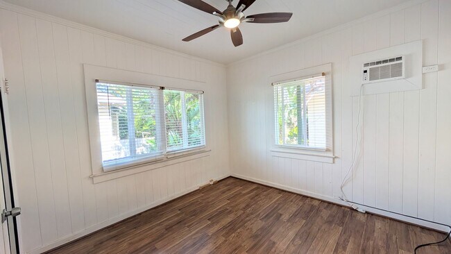 Building Photo - 3609 Leahi Ave