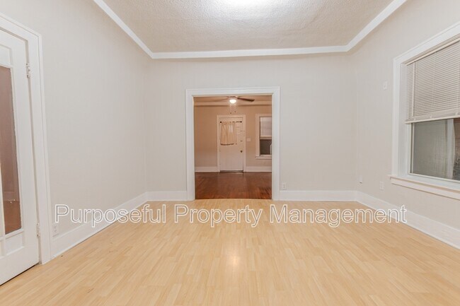 Building Photo - 1420 NW 22nd St