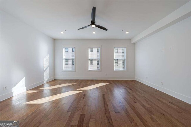 Building Photo - 1032 Robert Smalls Wy