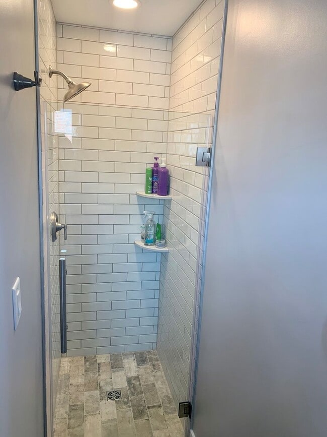 Building Photo - Amazing 2-Bedroom Townhouse Located in Bella Vista! Available mid-July!