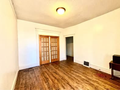 Building Photo - 1212 E 3rd St