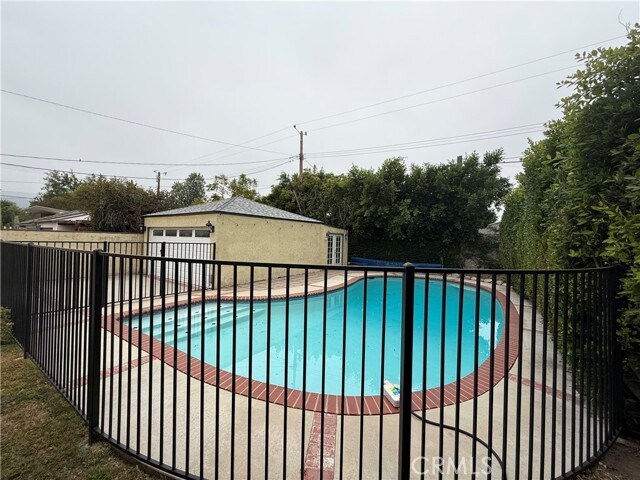 Building Photo - 527 S Orchard Dr