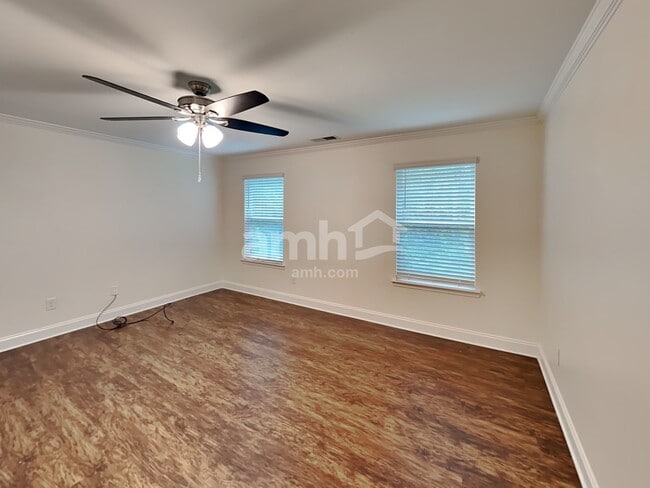 Building Photo - 203 McBee Pl