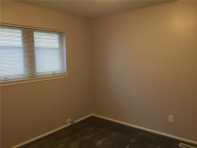 Building Photo - 7587 Lathers St