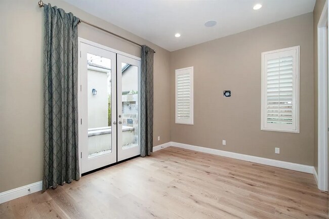 Building Photo - 583 Crescent Ln