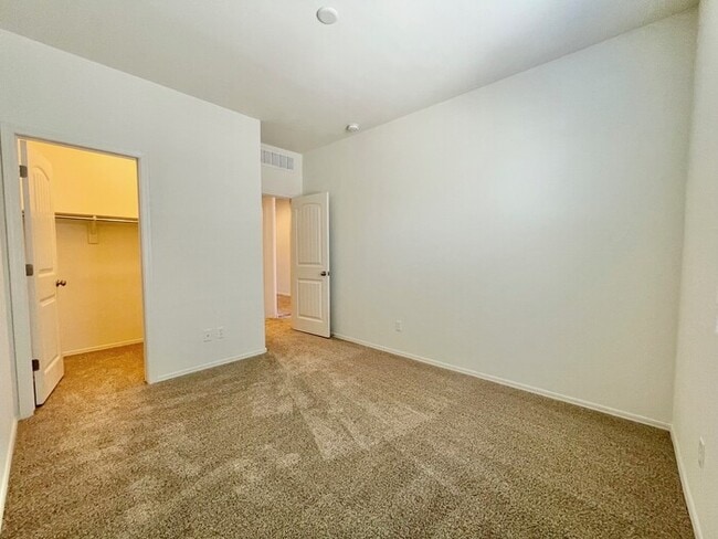 Building Photo - Beautiful 4-Bedroom, 3-Bathroom Home in Goodyear!!